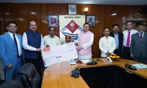 सीएम धामी ने उपनल कर्मचारियों के परिजनों को 50-50 लाख का मुआवजा सौंपा सीएम धामी ने उपनल कर्मचारियों के परिजनों को 50-50 लाख का मुआवजा सौंपा