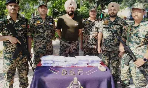 BSF, पंजाब पुलिस ने पंजाब सीमा पर तस्करी की कोशिश नाकाम की