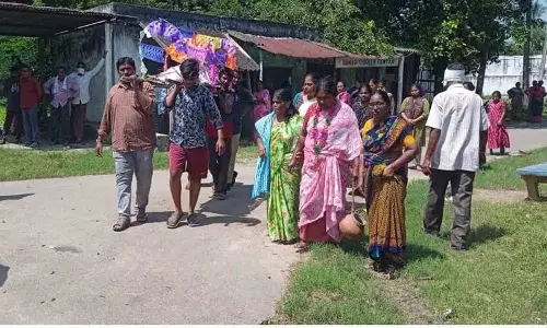गांव में त्रासदी..बेटे की असमय मौत..मां का सिर धड़ से अलग