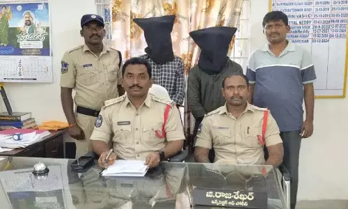 पिता पर हमला करने के आरोप में बेटे गिरफ्तार