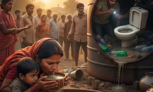 पानी की टंकी में मिला टॉयलेट, ग्रामीणों में हड़कंप पानी की टंकी में मिला टॉयलेट, ग्रामीणों में हड़कंप