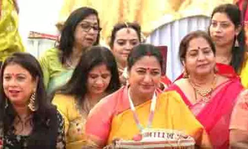 CM रेखा गुप्ता ने महिलाओं संग मनाया करवा चौथ CM रेखा गुप्ता ने महिलाओं संग मनाया करवा चौथ