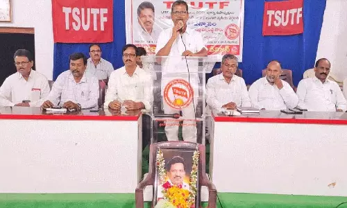 सरकारी स्कूल समाज से दूर होते जा रहे हैं: MLC नरसी रेड्डी सरकारी स्कूल समाज से दूर होते जा रहे हैं: MLC नरसी रेड्डी