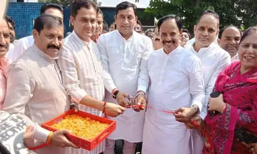 नोएडा हाट में 10 दिवसीय यूपी ट्रेड शो : स्वदेशी मेला 2025 शुरू, मंत्री सोमेंद्र तोमर ने किया शुभारंभ नोएडा हाट में 10 दिवसीय यूपी ट्रेड शो : स्वदेशी मेला 2025 शुरू, मंत्री सोमेंद्र तोमर ने किया शुभारंभ