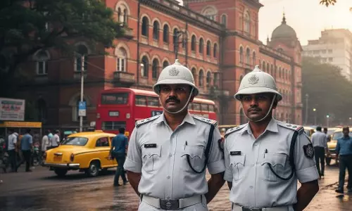 मुख्यमंत्री आवास के पास पिस्तौल के साथ एक शिक्षक को हिरासत में लिया, पूछताछ के बाद छोड़ा मुख्यमंत्री आवास के पास पिस्तौल के साथ एक शिक्षक को हिरासत में लिया, पूछताछ के बाद छोड़ा