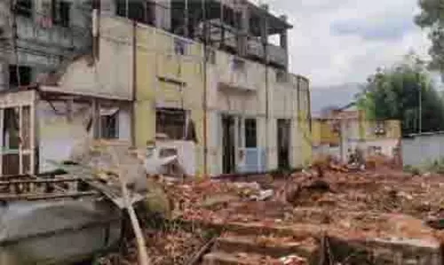 Shillong में ऐतिहासिक रेडलैंड्स बिल्डिंग ढहाई गई, मणिपुर और मेघालय में आक्रोश