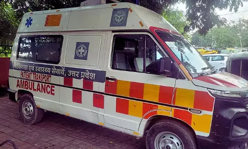 मरीज़ को ambulance में 2 घंटे तक इंतज़ार करना पड़ा, सेवा में अनियमितता की शिकायत