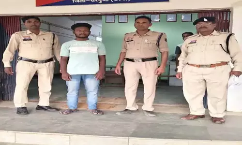 CG: नाबालिग से रेप मामलें में आरोपी युवक गिरफ्तार CG: नाबालिग से रेप मामलें में आरोपी युवक गिरफ्तार