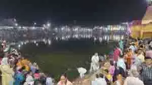 Ashtami Snan 2025: अहोई अष्टमी पर ही राधा कुंड में स्नान क्यों किया जाता है,जानें इसका महत्व Ashtami Snan 2025: अहोई अष्टमी पर ही राधा कुंड में स्नान क्यों किया जाता है,जानें इसका महत्व
