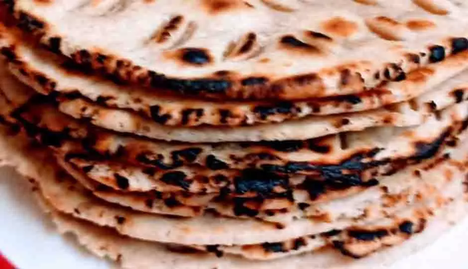 Bhakri: जब चाहें इस गुजराती व्यंजन का आनंद लें Bhakri: जब चाहें इस गुजराती व्यंजन का आनंद लें