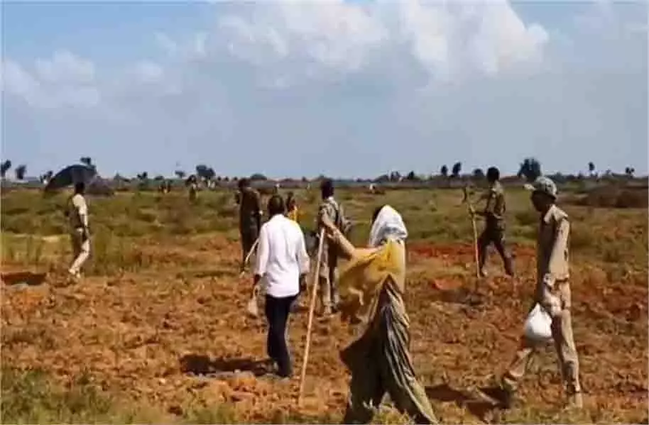 Sheopur: अतिक्रमण हटाने गई वन विभाग टीम पर जानलेवा हमला वनकर्मी गंभीर घायल Sheopur: अतिक्रमण हटाने गई वन विभाग टीम पर जानलेवा हमला वनकर्मी गंभीर घायल