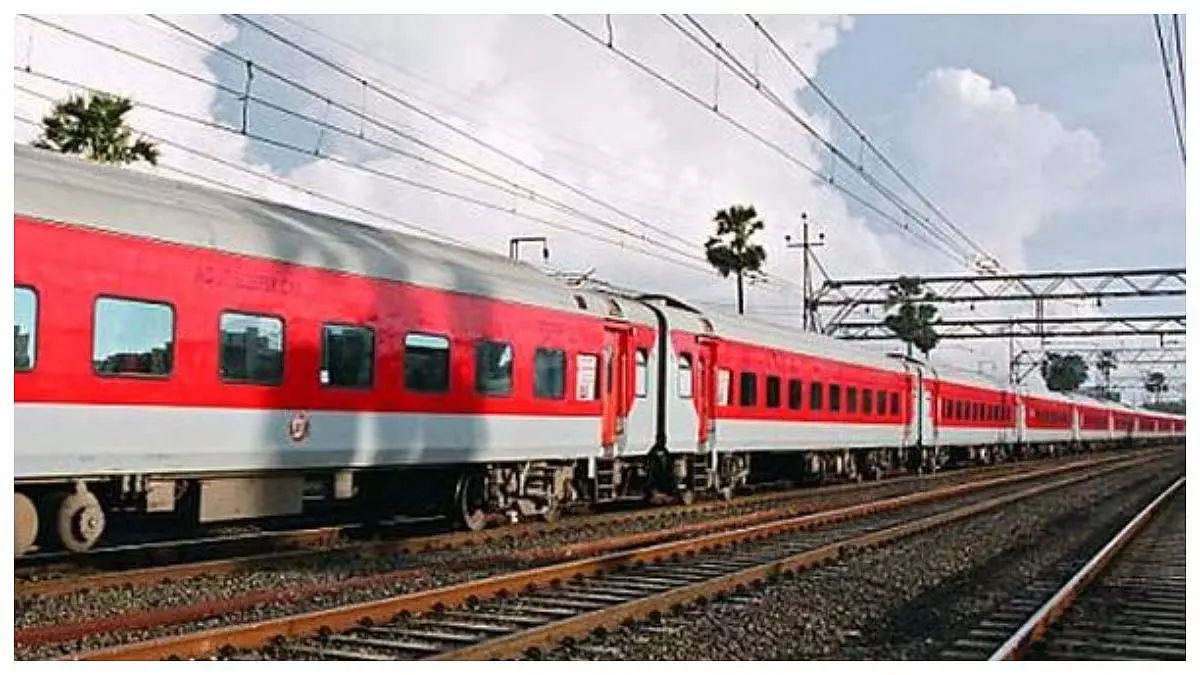 Maharashtra : मुक्ति-दीन महोत्सव के दौरान पुणे-अमरावती एक्सप्रेस नासिक के येओला में रुकेगी Maharashtra : मुक्ति-दीन महोत्सव के दौरान पुणे-अमरावती एक्सप्रेस नासिक के येओला में रुकेगी