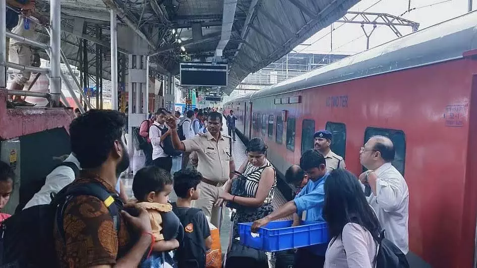 Pune मंडल खड़की और राजस्थान के सांगानेर के बीच विशेष दिवाली-छठ पूजा ट्रेन चलाएगा Pune मंडल खड़की और राजस्थान के सांगानेर के बीच विशेष दिवाली-छठ पूजा ट्रेन चलाएगा