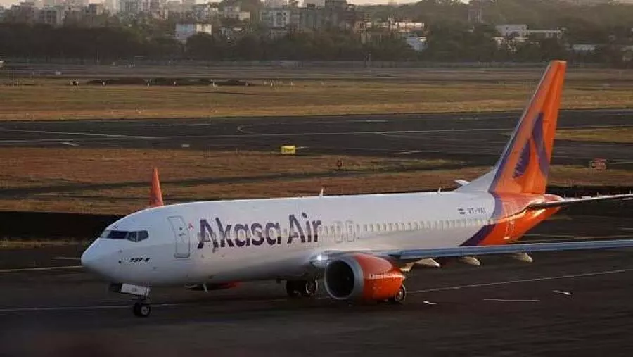 Pune-Delhi आकाश एयर का विमान राष्ट्रीय राजधानी में सुरक्षित उतरने से पहले पक्षी से टकराया Pune-Delhi आकाश एयर का विमान राष्ट्रीय राजधानी में सुरक्षित उतरने से पहले पक्षी से टकराया