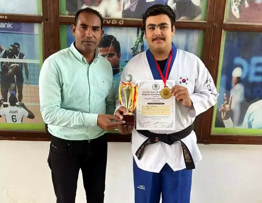 Hisar: सेल्फ डिफेंस चैंपियनशिप में एकाग्र भारद्वाज का शानदार प्रदर्शन Hisar: सेल्फ डिफेंस चैंपियनशिप में एकाग्र भारद्वाज का शानदार प्रदर्शन
