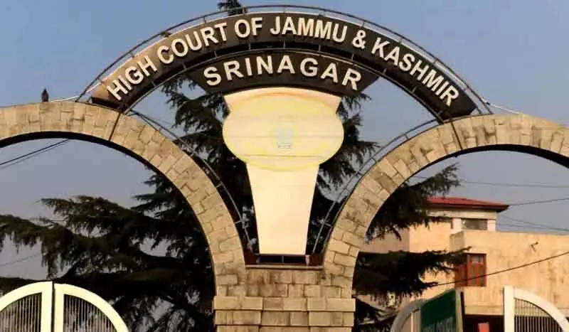 कठुआ में गुज्जर युवक की मौत: हाईकोर्ट ने पुलिस अधिकारियों से मांगा जवाब कठुआ में गुज्जर युवक की मौत: हाईकोर्ट ने पुलिस अधिकारियों से मांगा जवाब