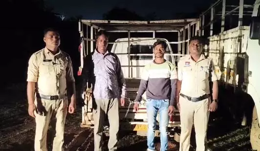 रायपुर : निर्माणाधीन रेलवे अंडर पासिंग से प्लेट चोरी करने वाले गिरफ्तार रायपुर : निर्माणाधीन रेलवे अंडर पासिंग से प्लेट चोरी करने वाले गिरफ्तार