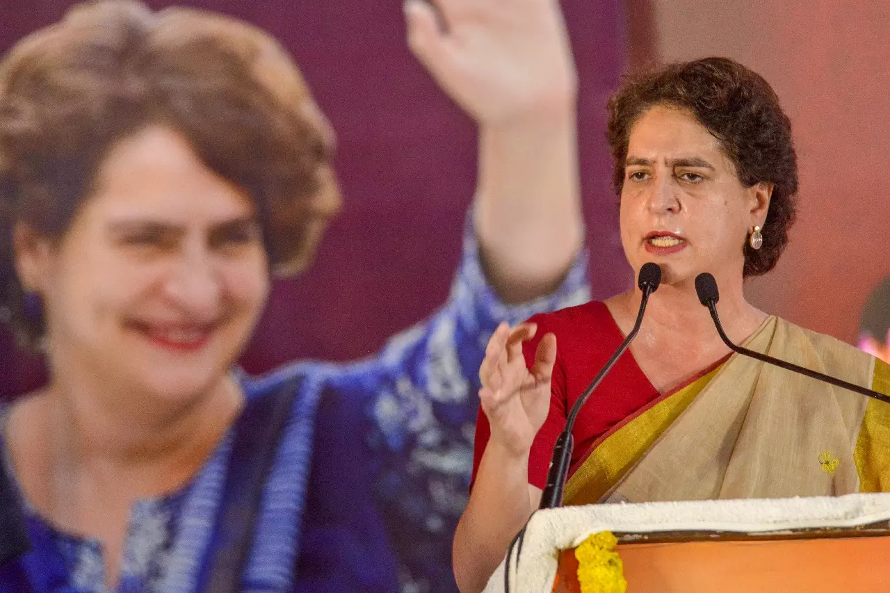 अफगान प्रेस कॉन्फ्रेंस में महिला पत्रकारों के बहिष्कार पर केंद्र जिम्मेदार अफगान प्रेस कॉन्फ्रेंस में महिला पत्रकारों के बहिष्कार पर केंद्र जिम्मेदार