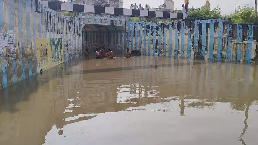 कोलार भारी बारिश: अंडरपास में पानी भर गया कोलार भारी बारिश: अंडरपास में पानी भर गया