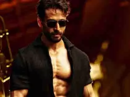 टाइगर बोले: स्टंट्स में नहीं लिया बॉडी डबल या VFX का सहारा टाइगर बोले: स्टंट्स में नहीं लिया बॉडी डबल या VFX का सहारा