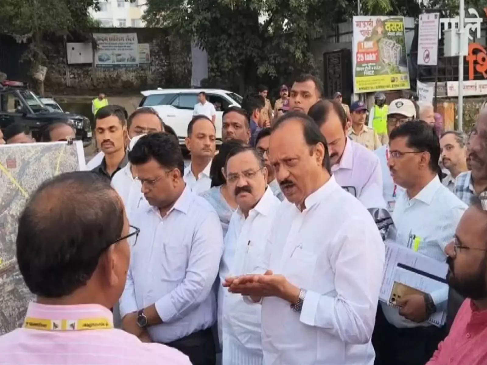 अजित पवार ने पुणे-बेंगलुरु राष्ट्रीय राजमार्ग पर वारजे क्षेत्र में सर्विस रोड के निर्माण कार्य का निरीक्षण किया अजित पवार ने पुणे-बेंगलुरु राष्ट्रीय राजमार्ग पर वारजे क्षेत्र में सर्विस रोड के निर्माण कार्य का निरीक्षण किया