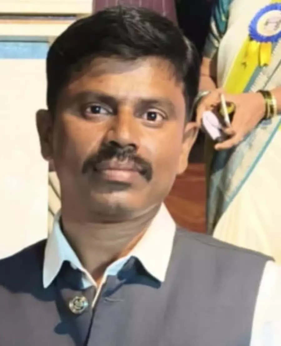 Harapanahalli : शिक्षक ने फांसी लगाकर आत्महत्या कर ली Harapanahalli : शिक्षक ने फांसी लगाकर आत्महत्या कर ली