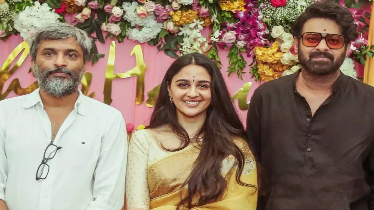 क्या Hanu Raghavapudi के साथ प्रभास का पीरियड ड्रामा स्वतंत्रता दिवस 2026 स्लॉट पर नजर गड़ाए हुए है? क्या Hanu Raghavapudi के साथ प्रभास का पीरियड ड्रामा स्वतंत्रता दिवस 2026 स्लॉट पर नजर गड़ाए हुए है?