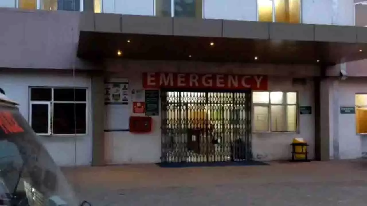 पश्चिम बंगाल में कॉलेज परिसर के बाहर ओडिशा की मेडिकल छात्रा के साथ गैंग रेप पश्चिम बंगाल में कॉलेज परिसर के बाहर ओडिशा की मेडिकल छात्रा के साथ गैंग रेप