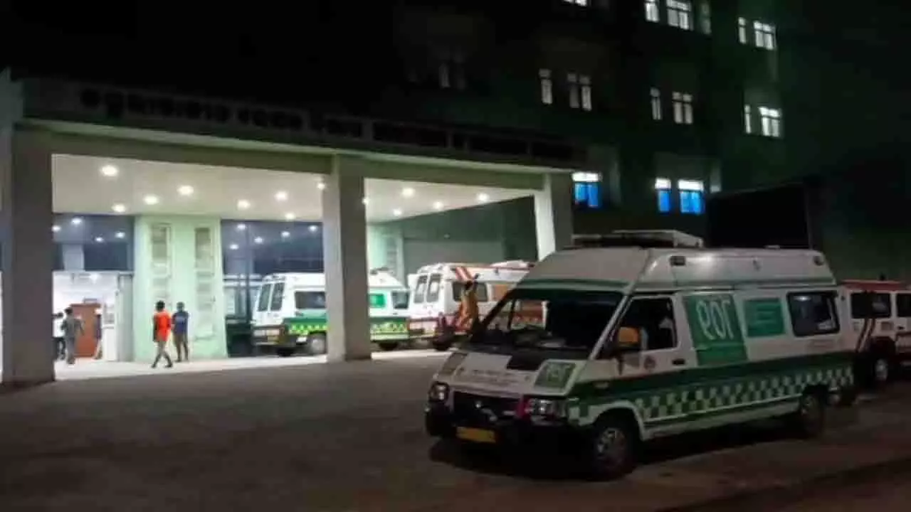 Odisha: जलेश्वर में अवैध पटाखा इकाई में विस्फोट, महिला और बेटा घायल Odisha: जलेश्वर में अवैध पटाखा इकाई में विस्फोट, महिला और बेटा घायल