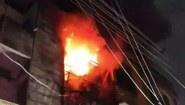 MP : जबलपुर में दिवाली की सजावट के सामान से भरी दुकान जलकर राख MP : जबलपुर में दिवाली की सजावट के सामान से भरी दुकान जलकर राख