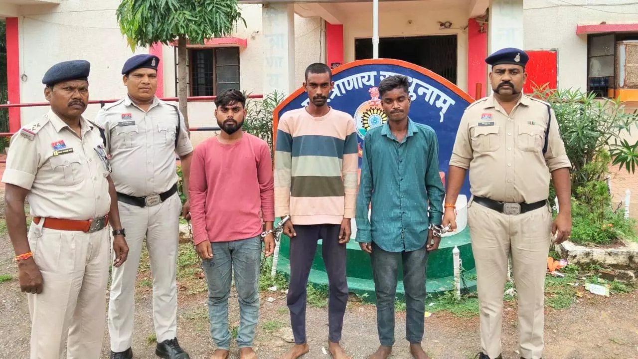 बीड़ी मांगने पर हत्या, अभनपुर में तीन हत्यारे गिरफ्तार बीड़ी मांगने पर हत्या, अभनपुर में तीन हत्यारे गिरफ्तार