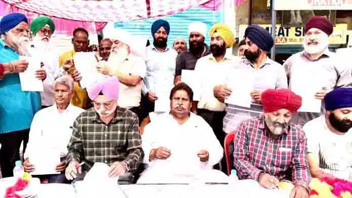 Bhalla ने मतदान में धांधली के खिलाफ हस्ताक्षर अभियान शुरू किया Bhalla ने मतदान में धांधली के खिलाफ हस्ताक्षर अभियान शुरू किया