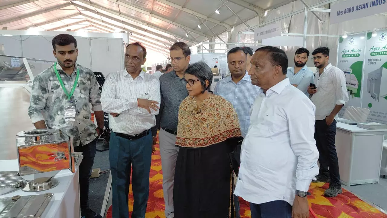 Bikaner: विधायक व्यास और जिला कलेक्टर ने किया ग्रेन इंडस्ट्री एक्सपो का उद्घाटन Bikaner: विधायक व्यास और जिला कलेक्टर ने किया ग्रेन इंडस्ट्री एक्सपो का उद्घाटन