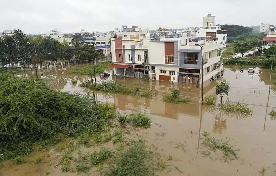 जिले भर में वरुणा का कहर: फसलें जलमग्न जिले भर में वरुणा का कहर: फसलें जलमग्न