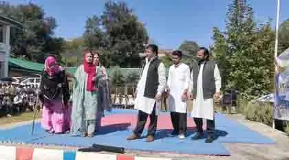 J&K: मेंढर में सौर ऊर्जा योजना के लाभों पर जागरूकता कार्यक्रम J&K: मेंढर में सौर ऊर्जा योजना के लाभों पर जागरूकता कार्यक्रम