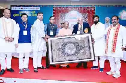 UP में कालीनों पर कोई नया जीएसटी नहीं: सीएम योगी आदित्यनाथ UP में कालीनों पर कोई नया जीएसटी नहीं: सीएम योगी आदित्यनाथ