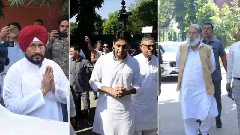 कांग्रेस नेताओं और वरिष्ठ पुलिस अधिकारियों ने दिवंगत IPS अधिकारी के घर जाकर परिवार को सांत्वना दी कांग्रेस नेताओं और वरिष्ठ पुलिस अधिकारियों ने दिवंगत IPS अधिकारी के घर जाकर परिवार को सांत्वना दी