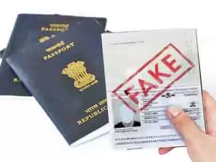 Mumbai एयरपोर्ट पर फर्जी भारतीय पासपोर्ट के साथ अफगान नागरिक गिरफ्तार Mumbai एयरपोर्ट पर फर्जी भारतीय पासपोर्ट के साथ अफगान नागरिक गिरफ्तार