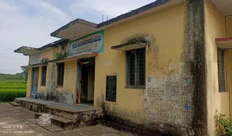 Telangana में स्थानीय निकाय चुनावों को लेकर ग्रामीण लोग दुविधा में Telangana में स्थानीय निकाय चुनावों को लेकर ग्रामीण लोग दुविधा में
