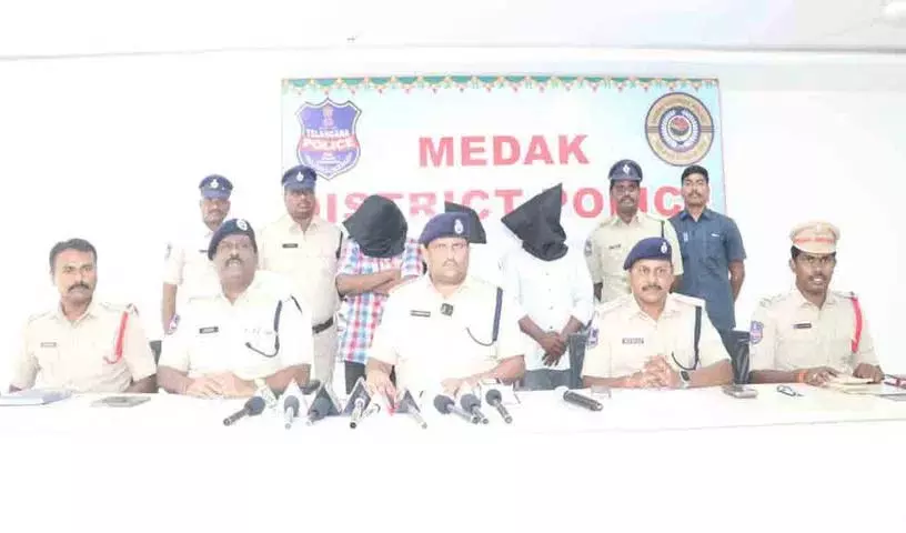 Alvin Colony में लिफ्ट देने के बाद तीन आरोपी गिरफ्तार: एसपी डीवी श्रीनिवास राव Alvin Colony में लिफ्ट देने के बाद तीन आरोपी गिरफ्तार: एसपी डीवी श्रीनिवास राव
