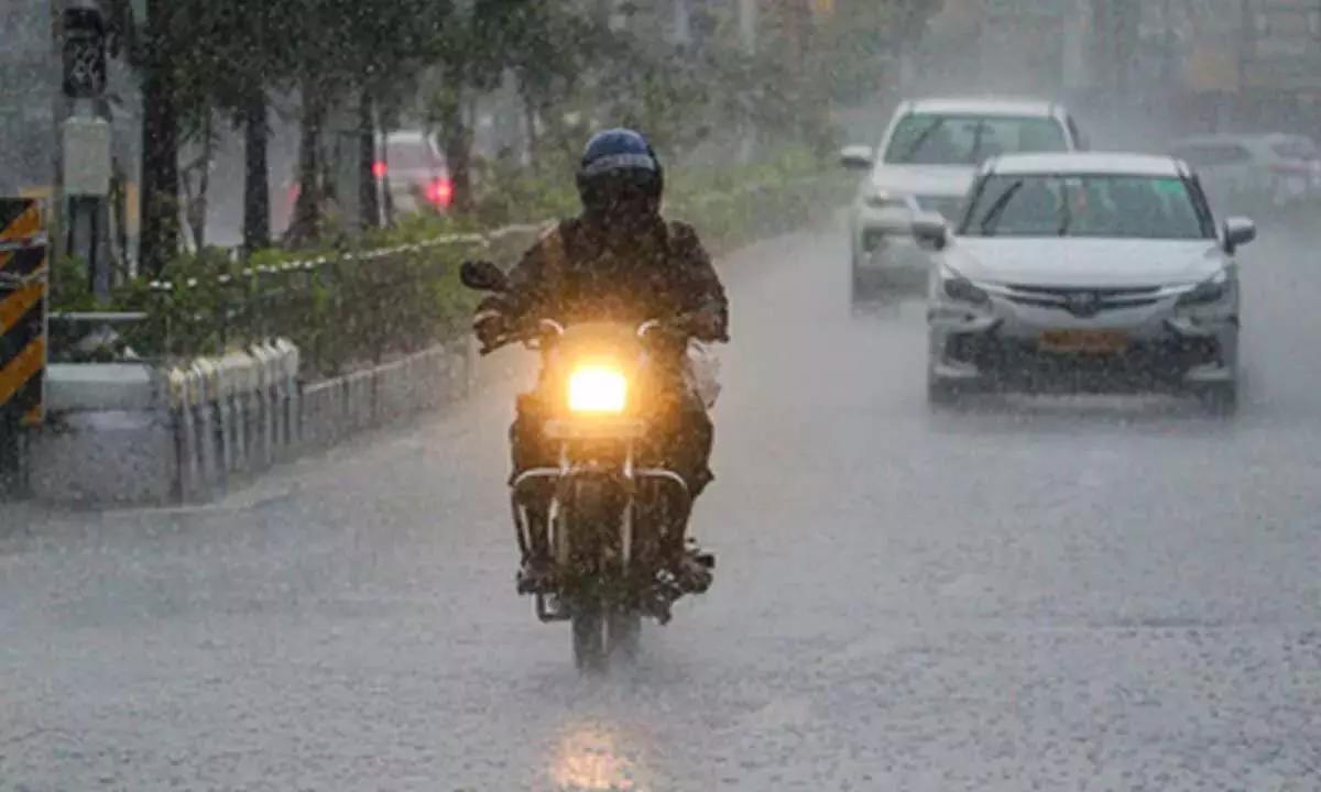 चेन्नई में उत्तर-पूर्व मानसून से पहले अतिरिक्त बाढ़ नियंत्रण उपाय लागू, मेयर ने नई सुविधाओं का उद्घाटन किया चेन्नई में उत्तर-पूर्व मानसून से पहले अतिरिक्त बाढ़ नियंत्रण उपाय लागू, मेयर ने नई सुविधाओं का उद्घाटन किया