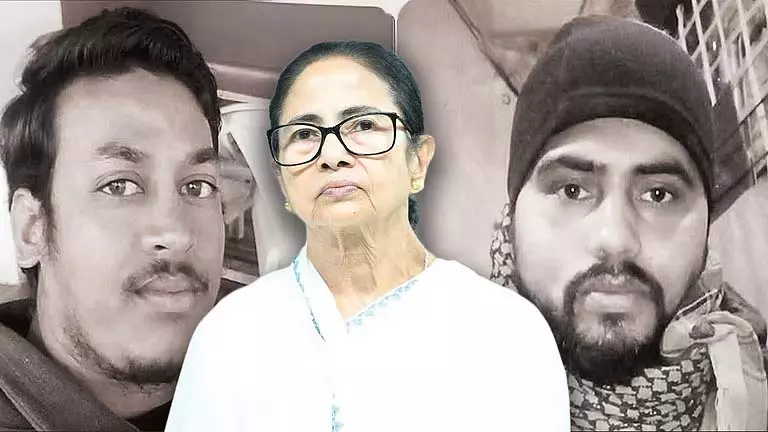 मुख्यमंत्री दो शहीद बंगाली सैनिकों के परिवारों के साथ खड़े हैं मुख्यमंत्री दो शहीद बंगाली सैनिकों के परिवारों के साथ खड़े हैं