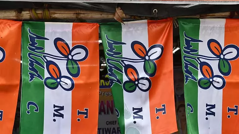 सोने के आभूषण लूट को लेकर तृणमूल गुटीय संघर्ष सोने के आभूषण लूट को लेकर तृणमूल गुटीय संघर्ष