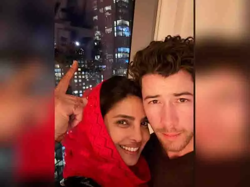 करवा चौथ पर निक जोनस का सरप्राइज, Priyanka Chopra खुश करवा चौथ पर निक जोनस का सरप्राइज, Priyanka Chopra खुश