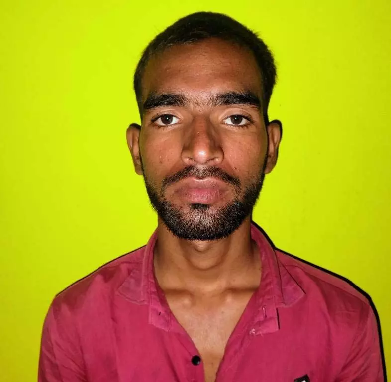 पुलिस की बड़ी कार्रवाई, 9 लीटर देशी शराब के साथ तस्कर गिरफ्तार पुलिस की बड़ी कार्रवाई, 9 लीटर देशी शराब के साथ तस्कर गिरफ्तार