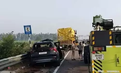 Rohtak कार और ट्रक के बीच टक्कर ,एक ही परिवार के दो सदस्यों समेत तीन की मौत Rohtak कार और ट्रक के बीच टक्कर ,एक ही परिवार के दो सदस्यों समेत तीन की मौत