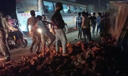 4 की मौत, स्टेट हाइवे में ट्रैक्टर और मालवाहक की हुई भिड़ंत