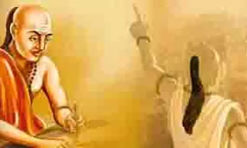 Chanakya Niti: चाणक्य की इस नीति को जीवन में उतार लें, कम समय में मिलेगी सफलता Chanakya Niti: चाणक्य की इस नीति को जीवन में उतार लें, कम समय में मिलेगी सफलता