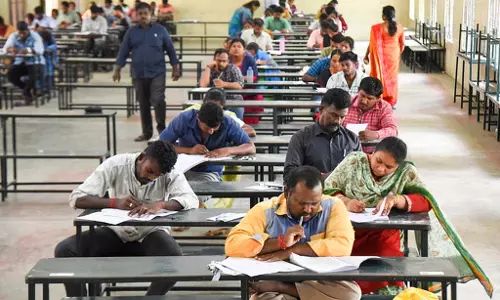 Tamil Nadu: 1,996 सीटों के लिए 2.36 लाख उम्मीदवार होंगे परीक्षा में शामिल Tamil Nadu: 1,996 सीटों के लिए 2.36 लाख उम्मीदवार होंगे परीक्षा में शामिल