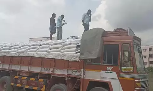 Coimbatore के रास्ते केरल में तस्करी कर लाया गया 25 टन राशन चावल जब्त Coimbatore के रास्ते केरल में तस्करी कर लाया गया 25 टन राशन चावल जब्त